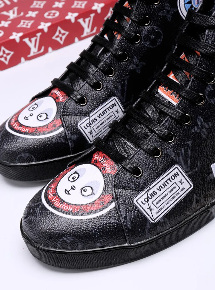 Factory price: 400💰 [LV] Animal series limited edition high-top sports shoes for men, L classic print, new autumn and winter style, original replica, 1:1 Counter quality, the fabric is Italian 🇮🇹 imported cowhide ➕🇮🇹 pure sheepskin lining ➕ original outsole, 🔍🔍 high quality, you can go in and out of the counter at will, welcome to compare, the outsole line will never be unglued, all sellers are welcome to sell in the picture above, can be shipped in one piece, code number: 38-44 (45 codes can be customized)